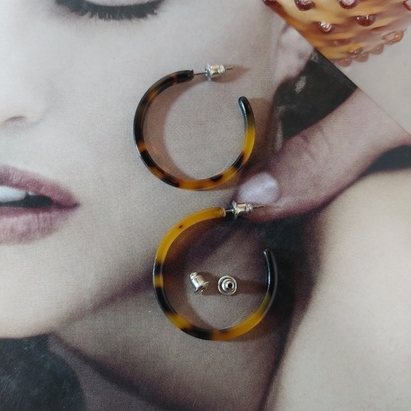 Lightweight Hoop Earrings in Tortoise - Picture 2 of 5